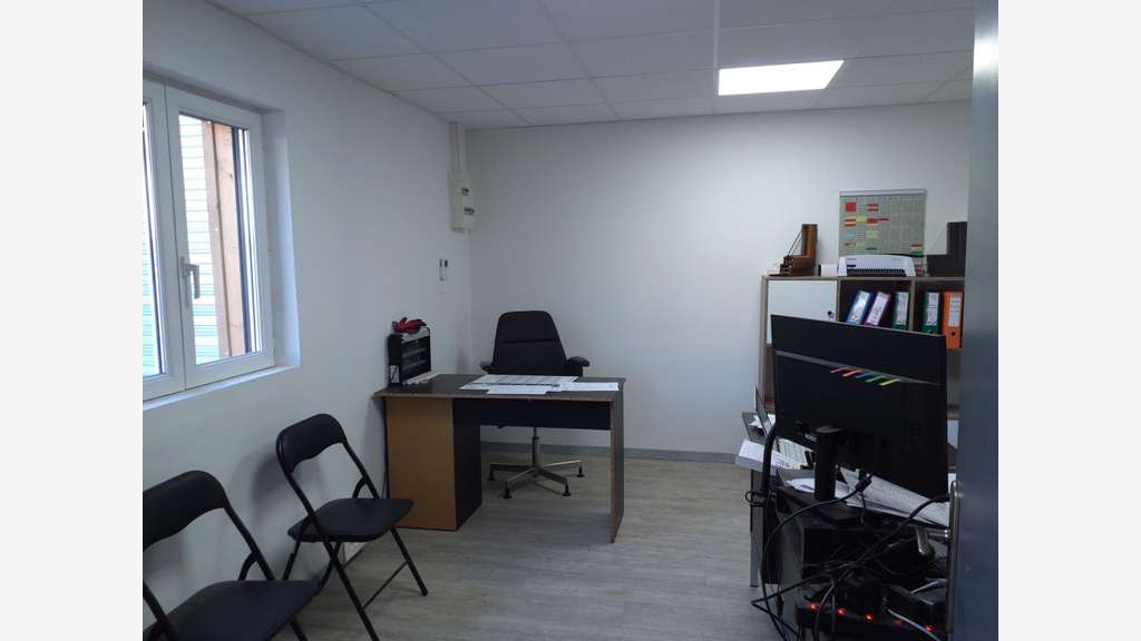 AV locaux d'activités 340m² à Coulounieix-Chamiers