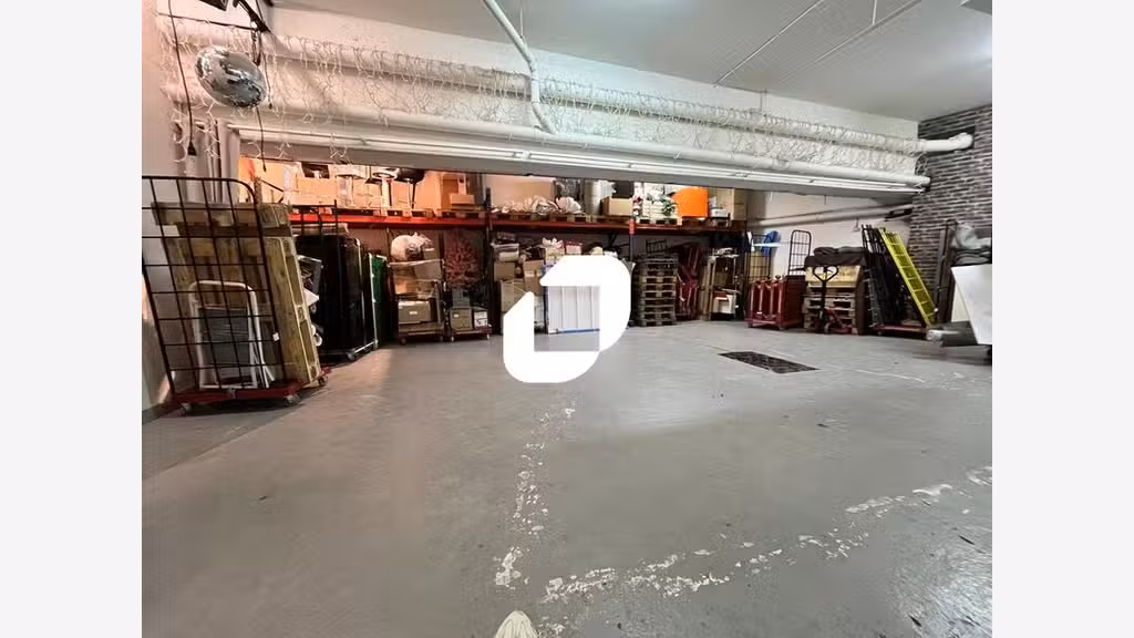 Vente Local d'activité 157m² Courbevoie