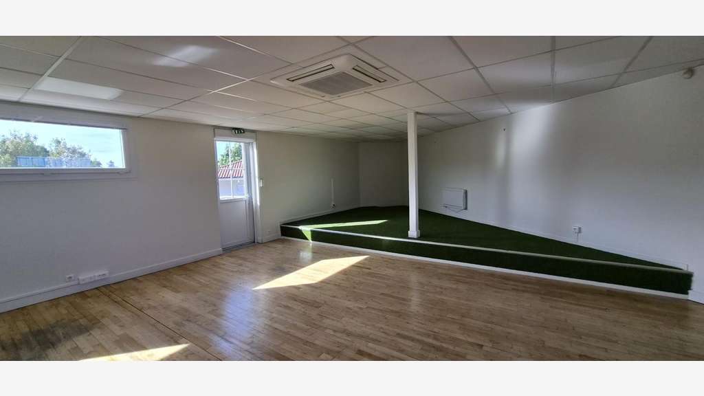 Vente local d'activité 340m² à Couzeix axe passant