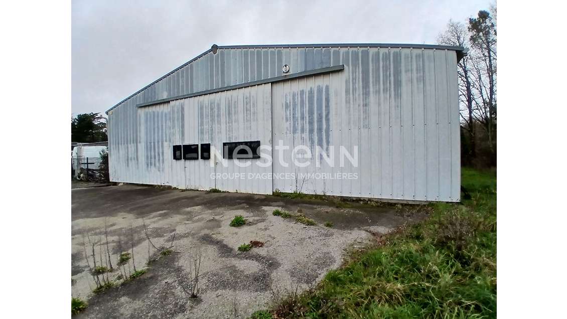 A vendre entrepôt 250m² sur 6000m² à Crach