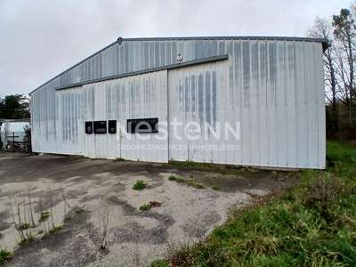 A vendre entrepôt 250m² sur 6000m² à Crach