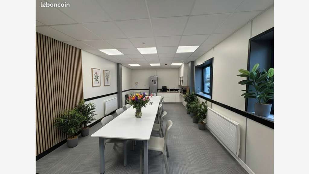 Local d'activité 1.770m² sur 6.000m² à Pontpoint
