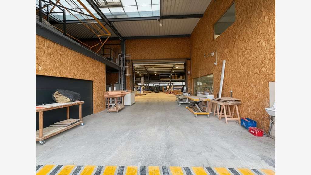 Local d'activité 1.770m² sur 6.000m² à Pontpoint
