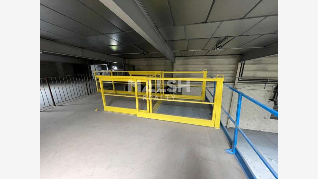 Bâtiment d'Activités indépendant rénové à DARDILLY