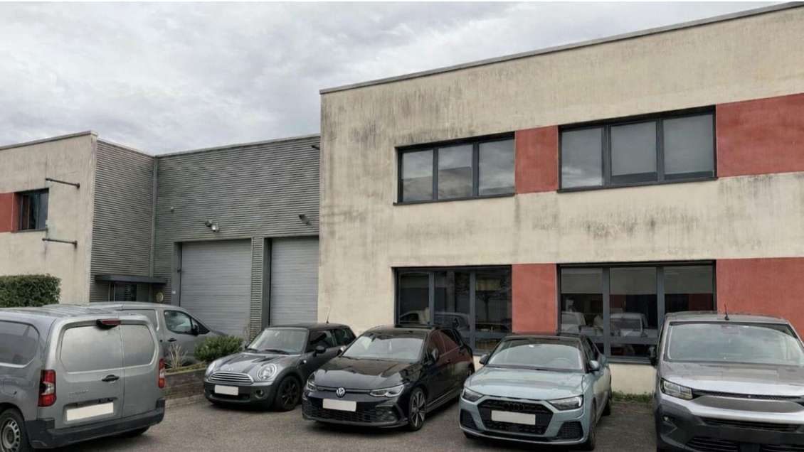 Vente local d'activités 534m² à Décines-Charpieu