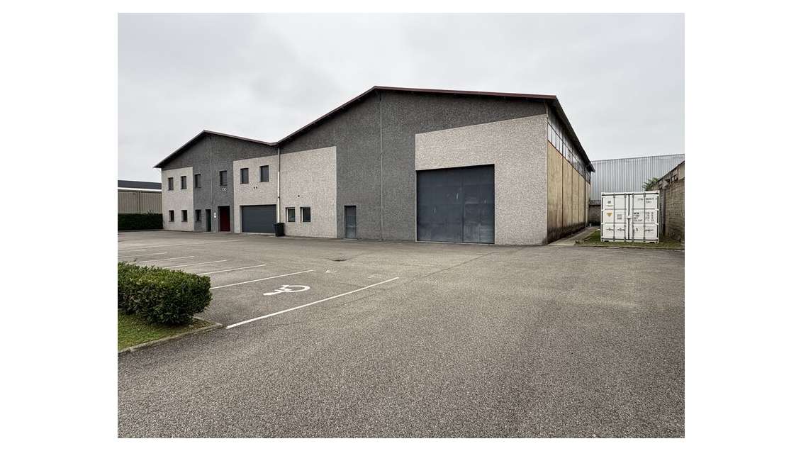 vous propose, un bâtiment mixte disponible