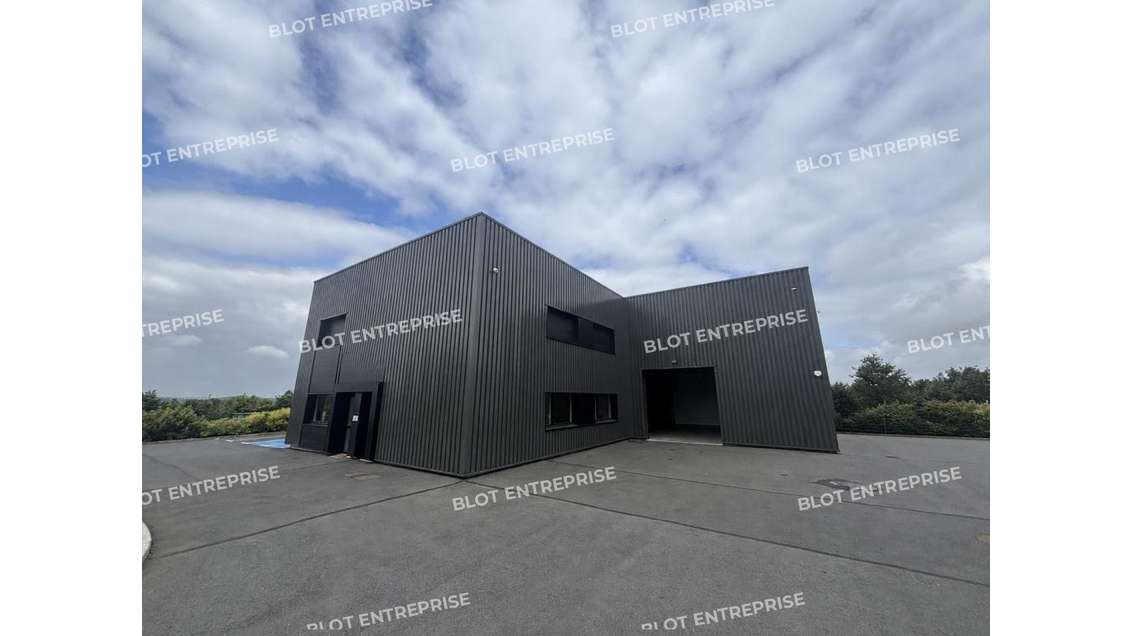À VENDRE - LOCAUX D'ACTIVITÉS - 707 M² - DERVAL