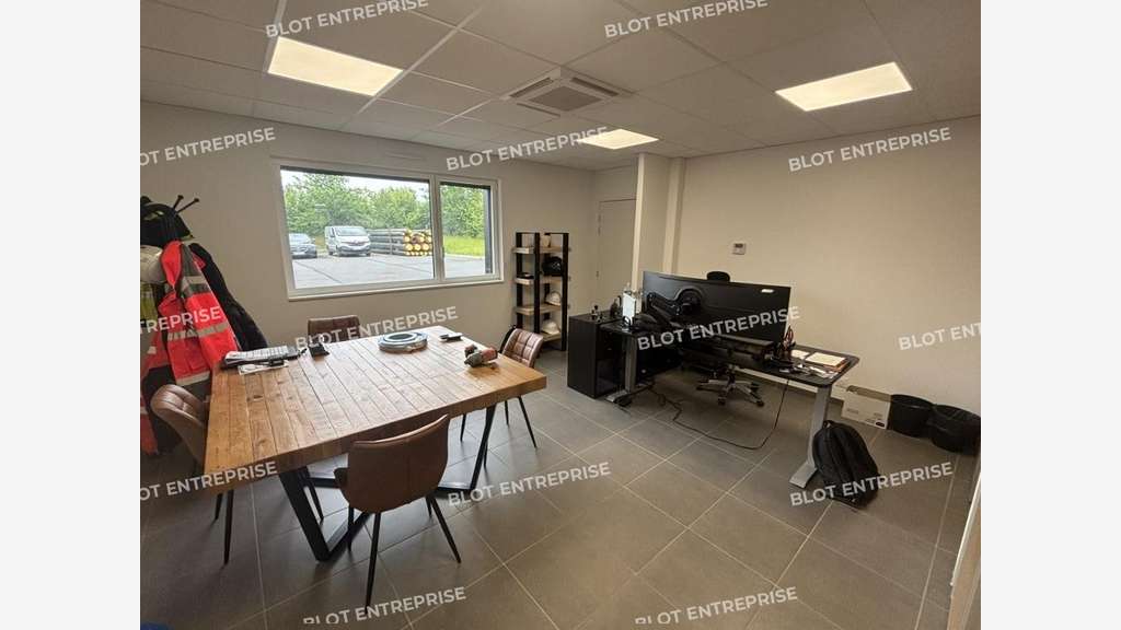 A vendre locaux d'activités de 707m² à Derval