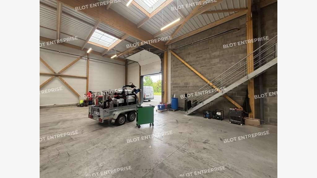 A vendre locaux d'activités de 707m² à Derval