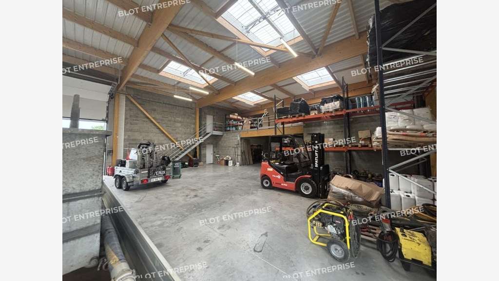A vendre locaux d'activités de 707m² à Derval