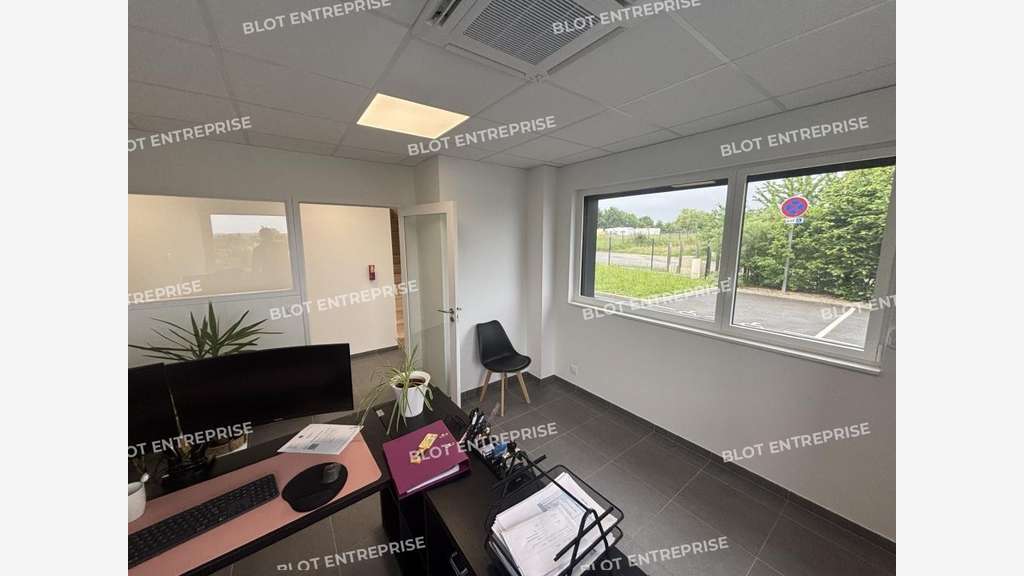 A vendre locaux d'activités de 707m² à Derval
