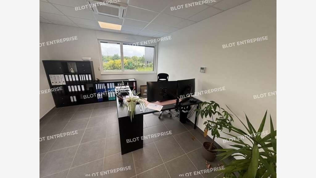 A vendre locaux d'activités de 707m² à Derval