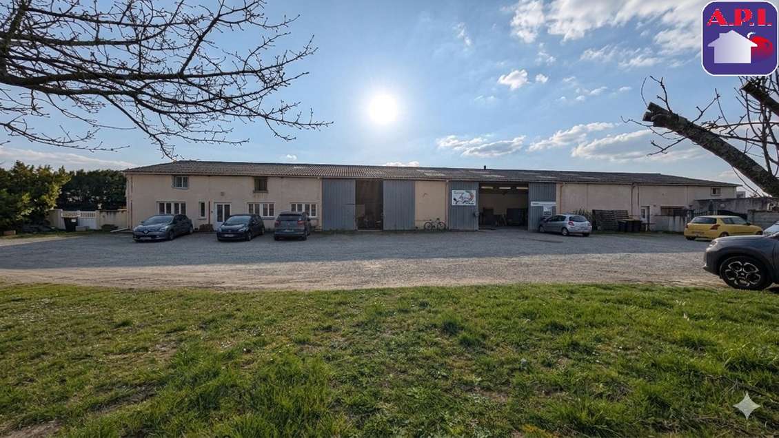 Ensemble immobilier 885m² sur 3000m² à Deyme 