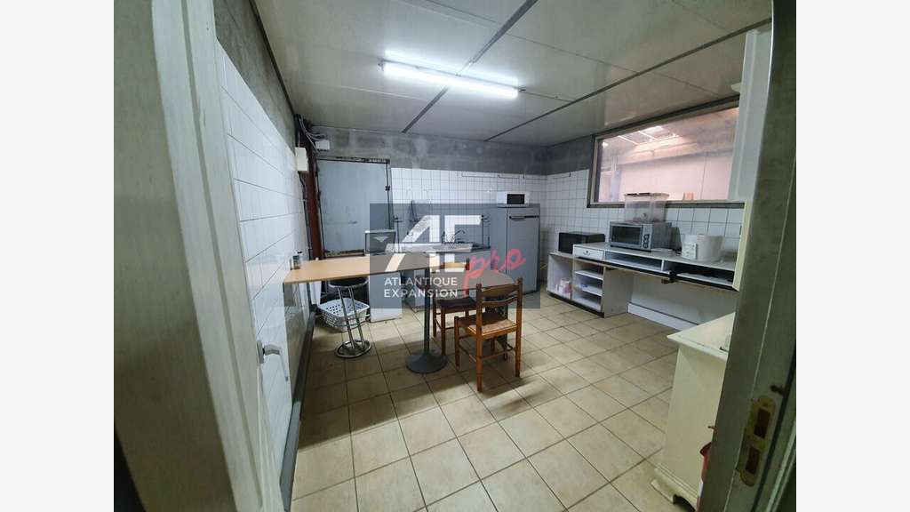 Vente local 916m² avec bail en cours à Drefféac