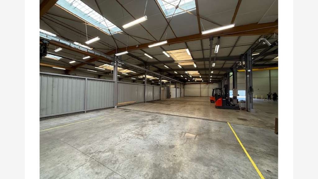 À vendre – Site industriel de 4 955 m² à Dreux – E