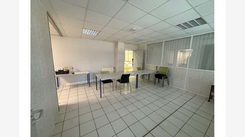 À vendre – Site industriel de 4 955 m² à Dreux – E
