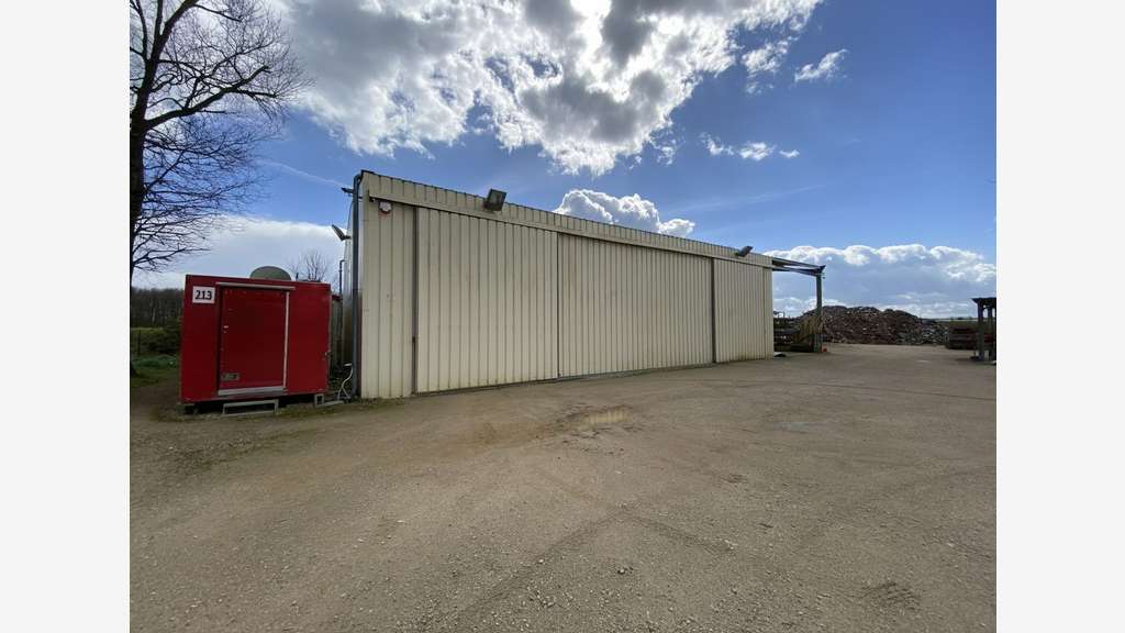Vente entrepôt 225m² avec grand terrain à Droisy