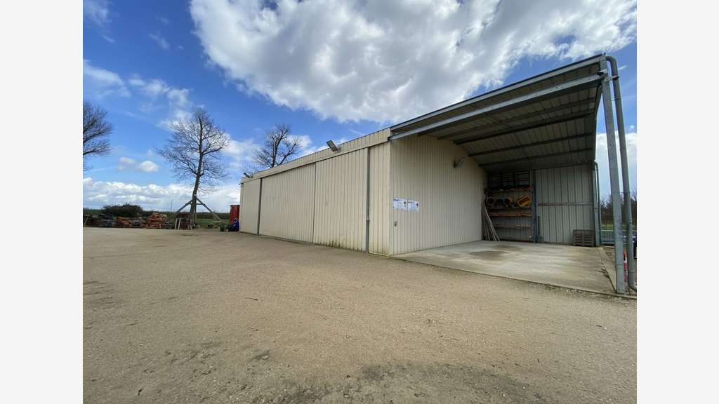 Vente entrepôt 225m² avec grand terrain à Droisy
