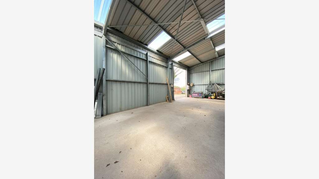 Vente entrepôt 225m² avec grand terrain à Droisy