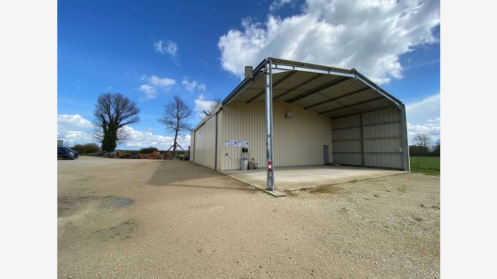 Vente entrepôt 225m² avec grand terrain à Droisy