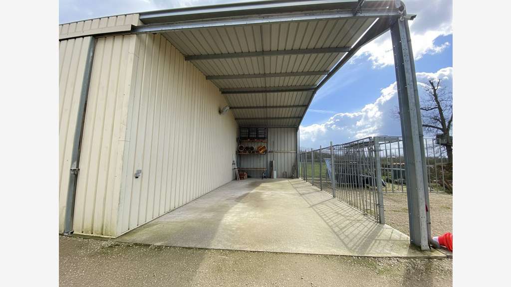 Vente entrepôt 225m² avec grand terrain à Droisy