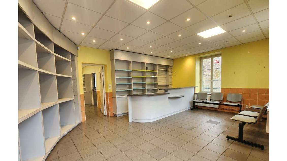 Vente local commercial 143m² centre-ville Dunières