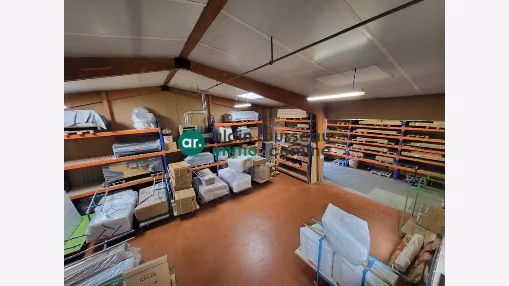 A VENDRE LOCAL D ACTIVITE DE 800M² sur 1540m² de p