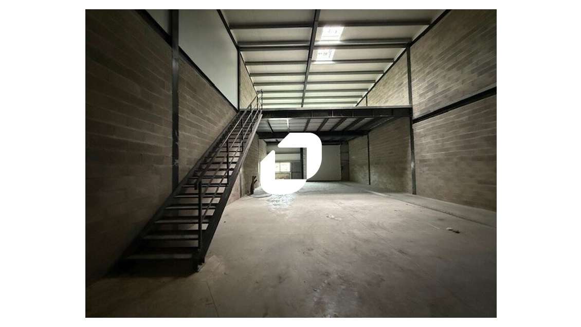 Vente Local d'activité 463m² Ennery