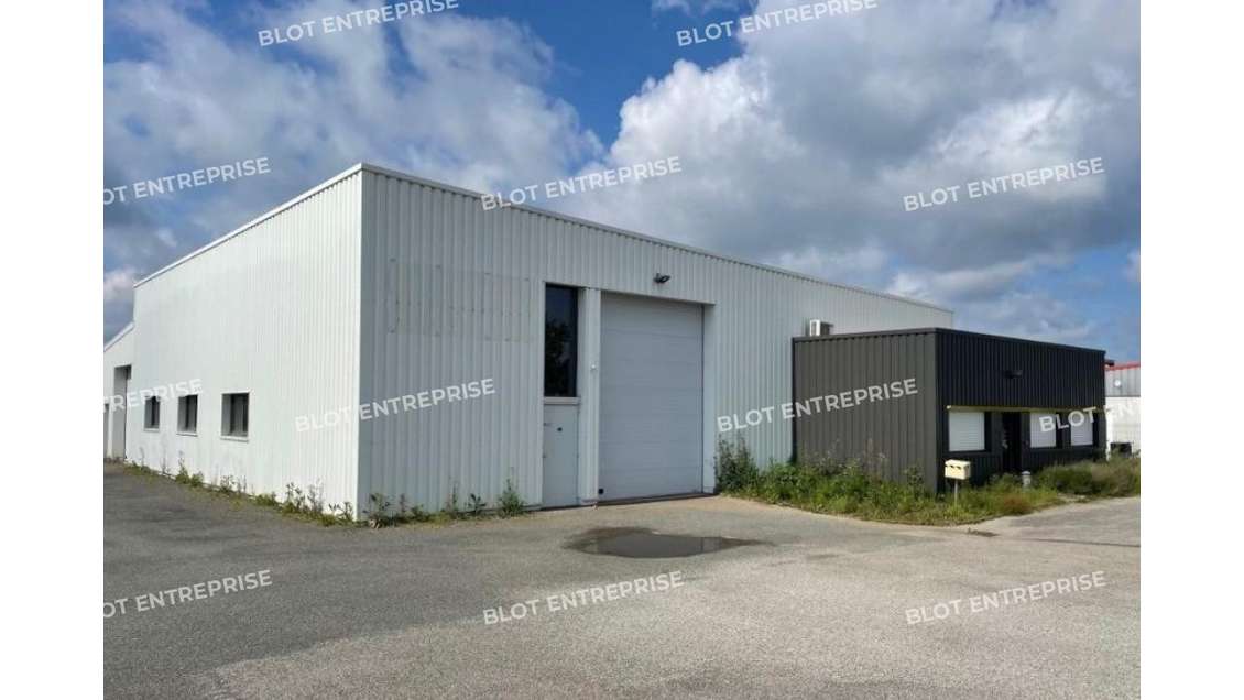 A vendre à louer locaux d'activités 580m² à Erbray