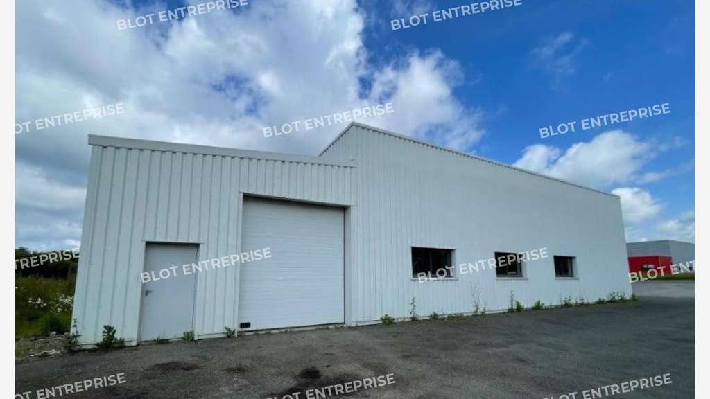 A vendre à louer locaux d'activités 580m² à Erbray