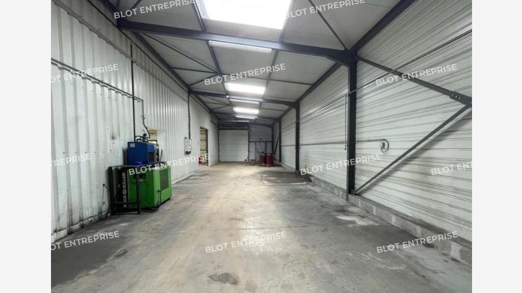 A vendre à louer locaux d'activités 580m² à Erbray