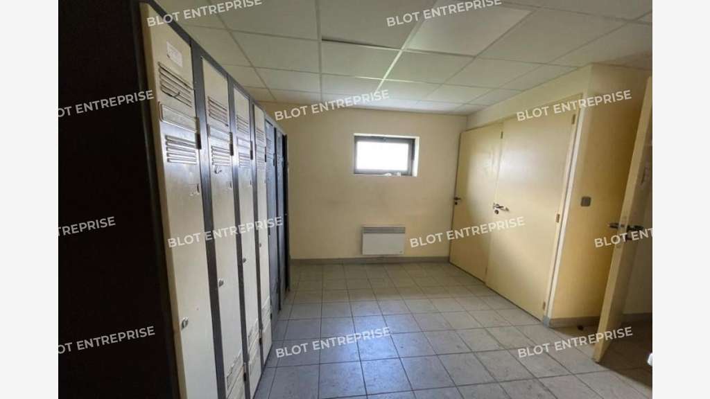 A vendre à louer locaux d'activités 580m² à Erbray