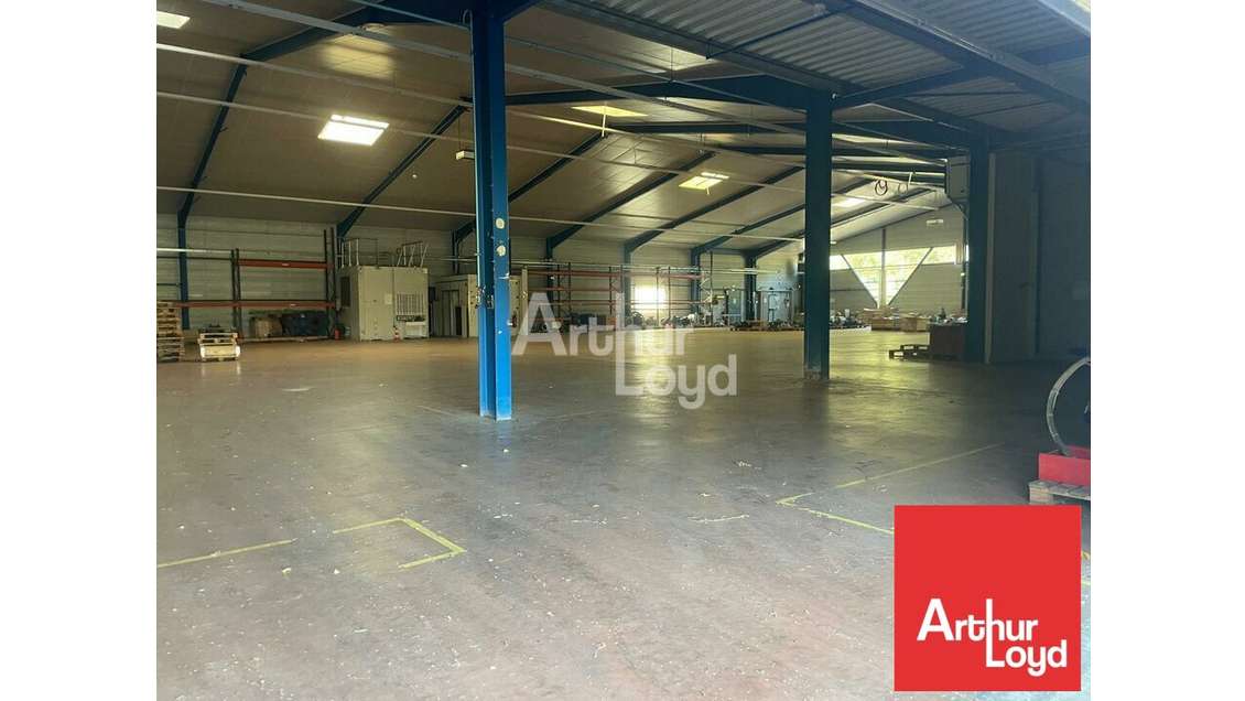 Local d'activité 1 290m² à vendre aux Essarts