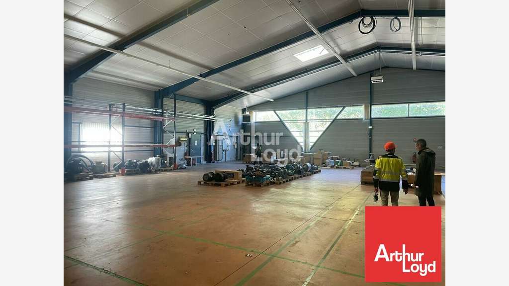 Local d'activité 1 290m² à vendre aux Essarts