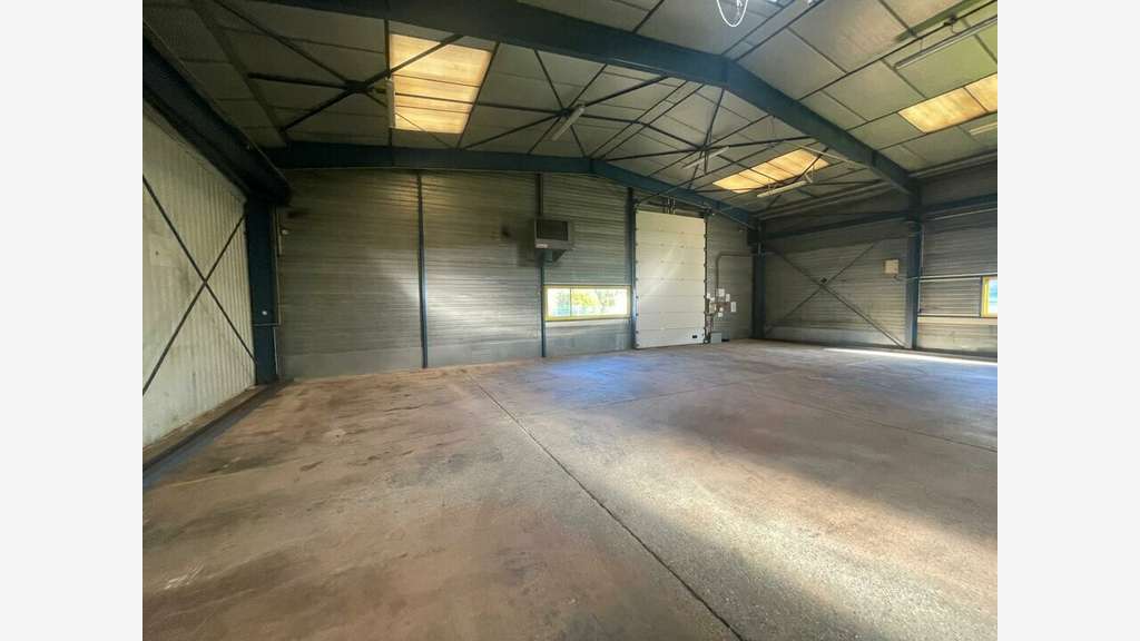 Local d'activité 900m² à vendre aux Essarts