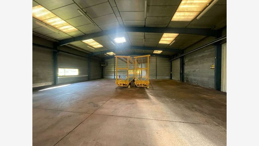 Local d'activité 900m² à vendre aux Essarts