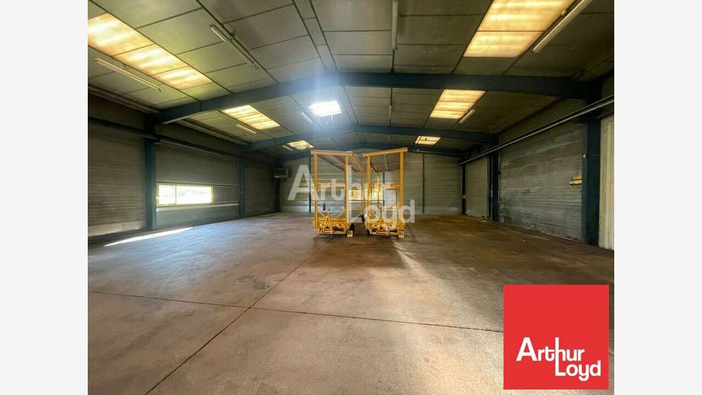 Local d'activité 900m² à vendre aux Essarts