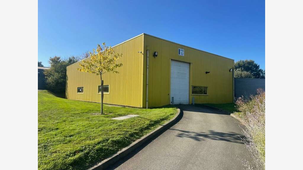 Local d'activité 900m² à vendre aux Essarts