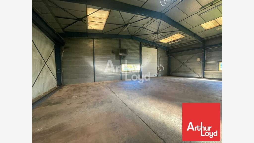 Local d'activité 900m² à vendre aux Essarts