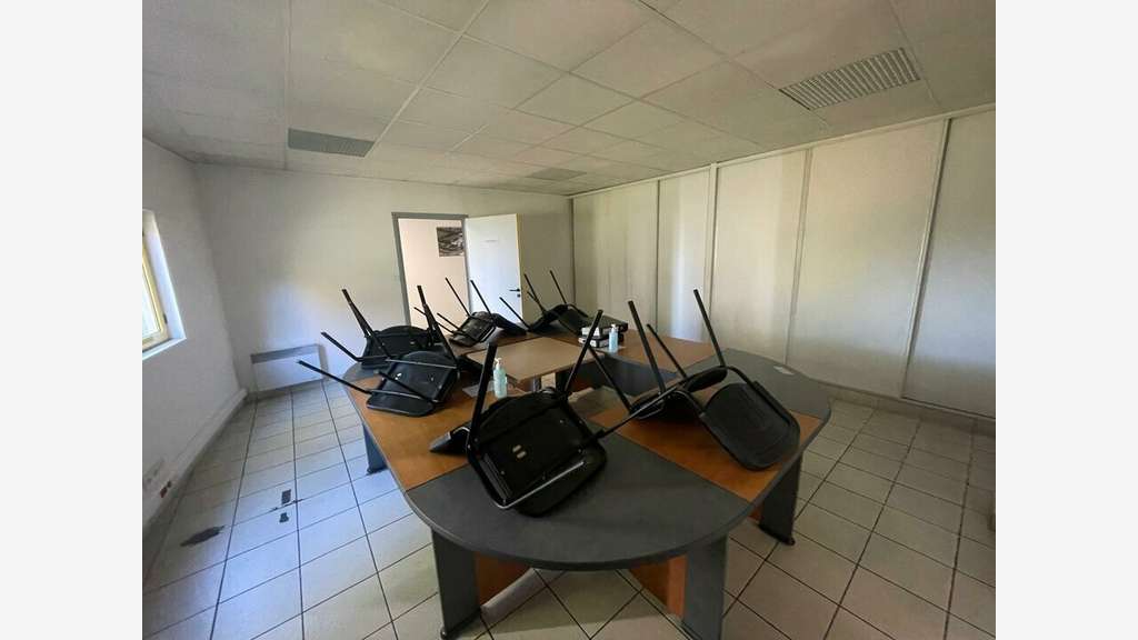 Local d'activité 900m² à vendre aux Essarts