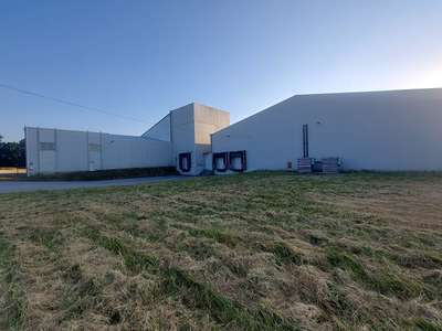 AV bâtiment d'activité à l'investissement à Évron