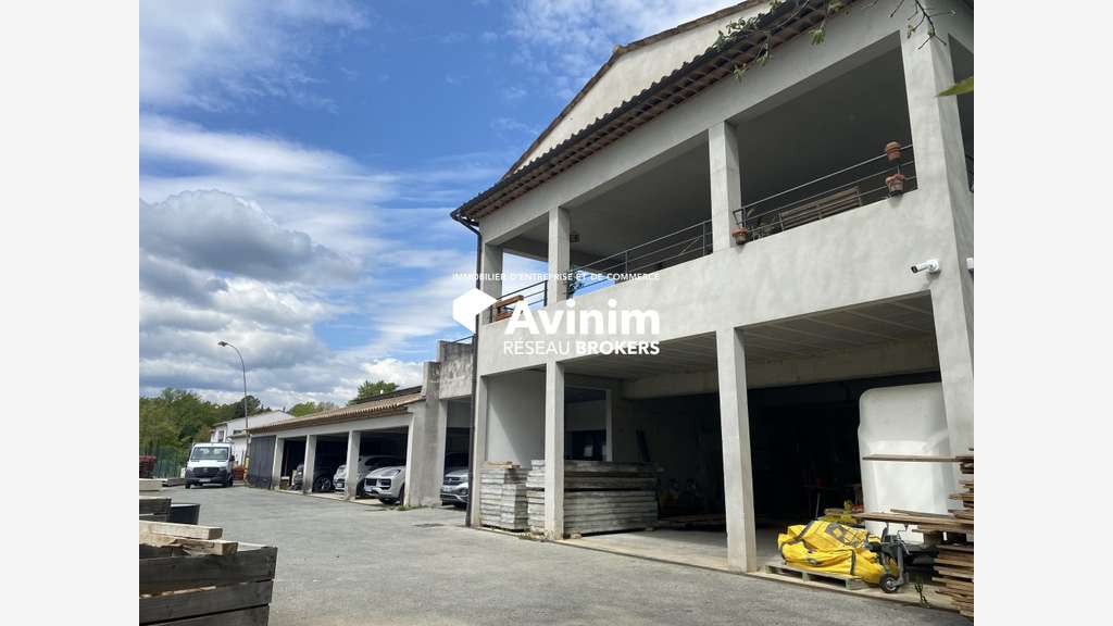 AV local d'activité 900m² avec cour en ZA Fayence