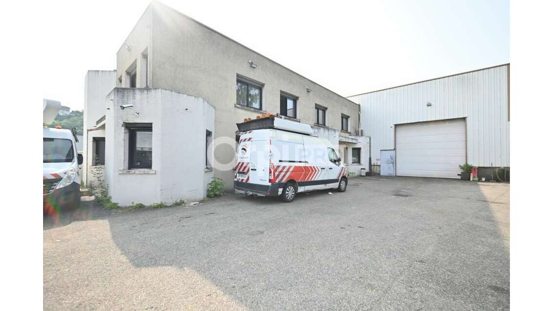 Vente local d'activité de 557m² accès A7 Feyzin