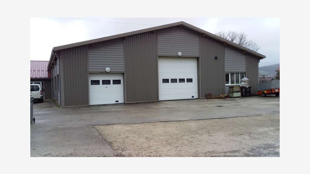 À vendre – Local Industriel de 1 400 m² à Flan