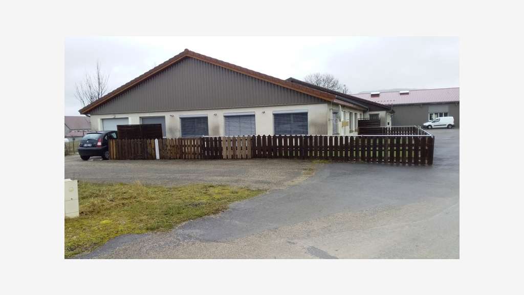 À vendre – Local Industriel de 1 400 m² à Flan