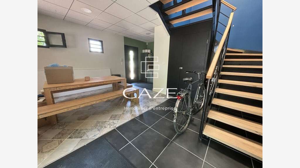 Bâtiment 325m² à vendre proche rocade à Floirac