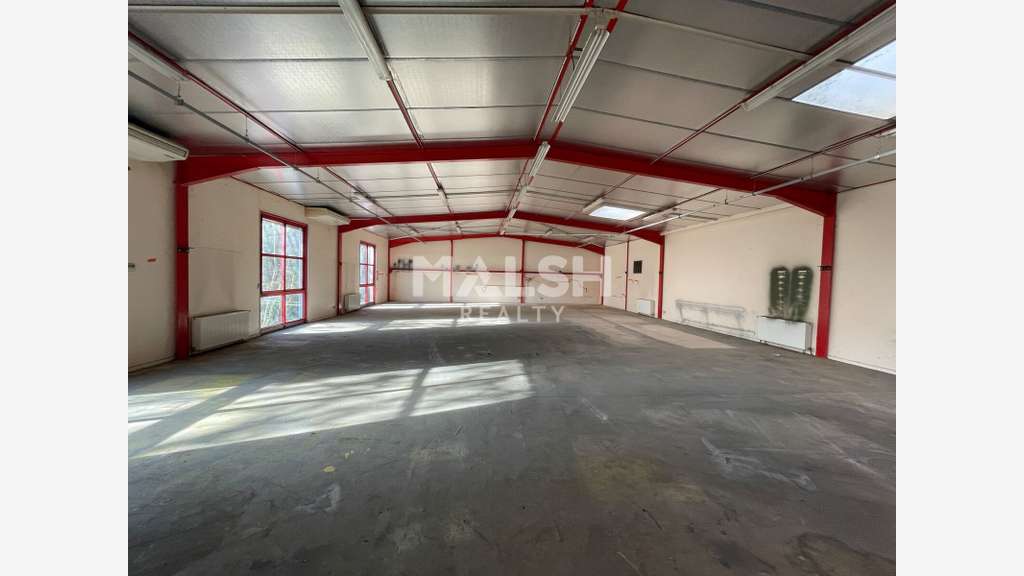 Local d'activités 755m² à Fontaines-Saint-Martin