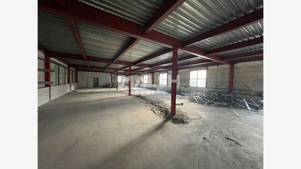 Local d'activités 755m² à Fontaines-Saint-Martin