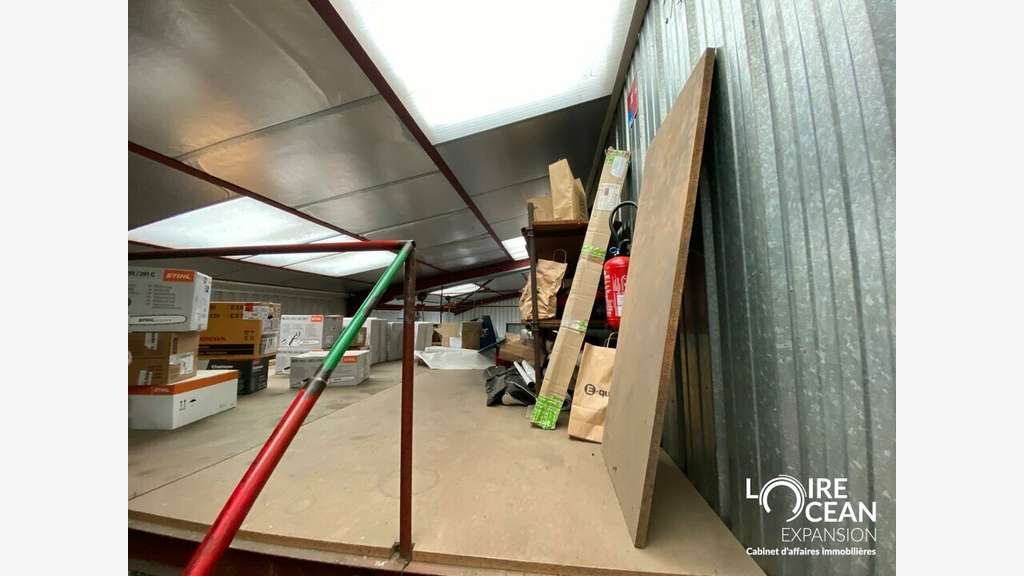 FONTENAY-LE-COMTE - LOCAL D'ACTIVITE - ENTREPÔT à