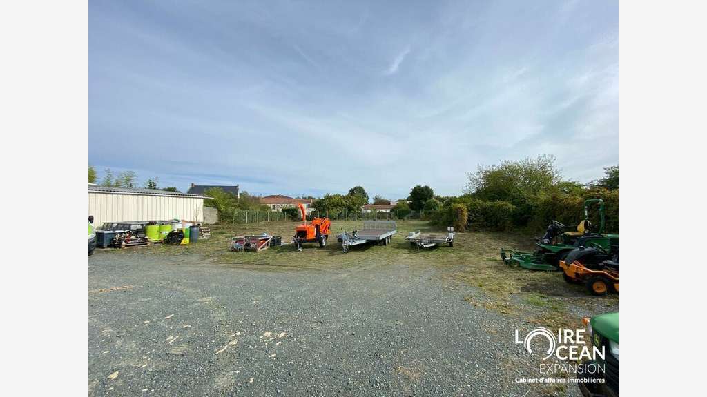 FONTENAY-LE-COMTE - LOCAL D'ACTIVITE - ENTREPÔT à